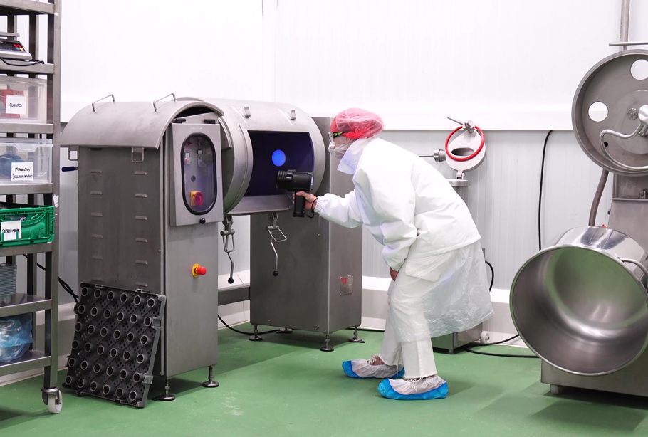 Worker Using BioDtex